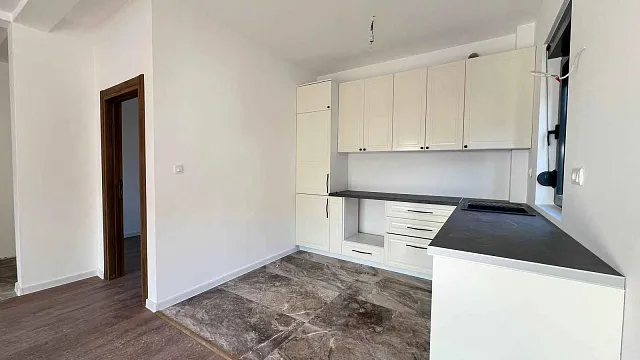 Zwei helle Wohnungen zum Verkauf in Tivat nahe dem Zentrum — photo 11